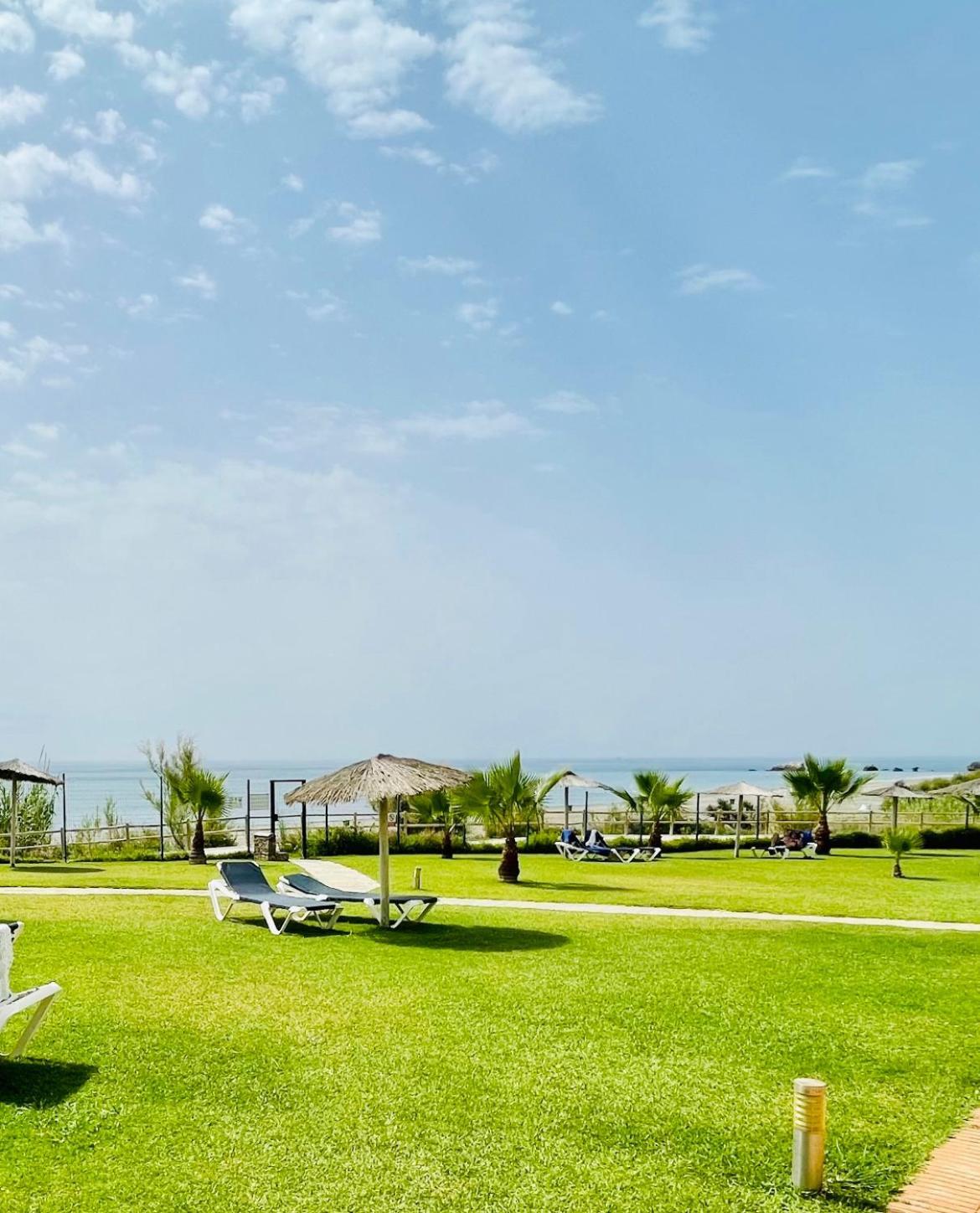 Sea Breeze Retreat - Golf Getaway Apartment Bahia de Casares Exterior photo